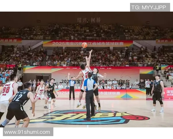 在浙BA的场地上请浙BA球星做辅导，浙江省小篮球沙龙超级联赛开赛